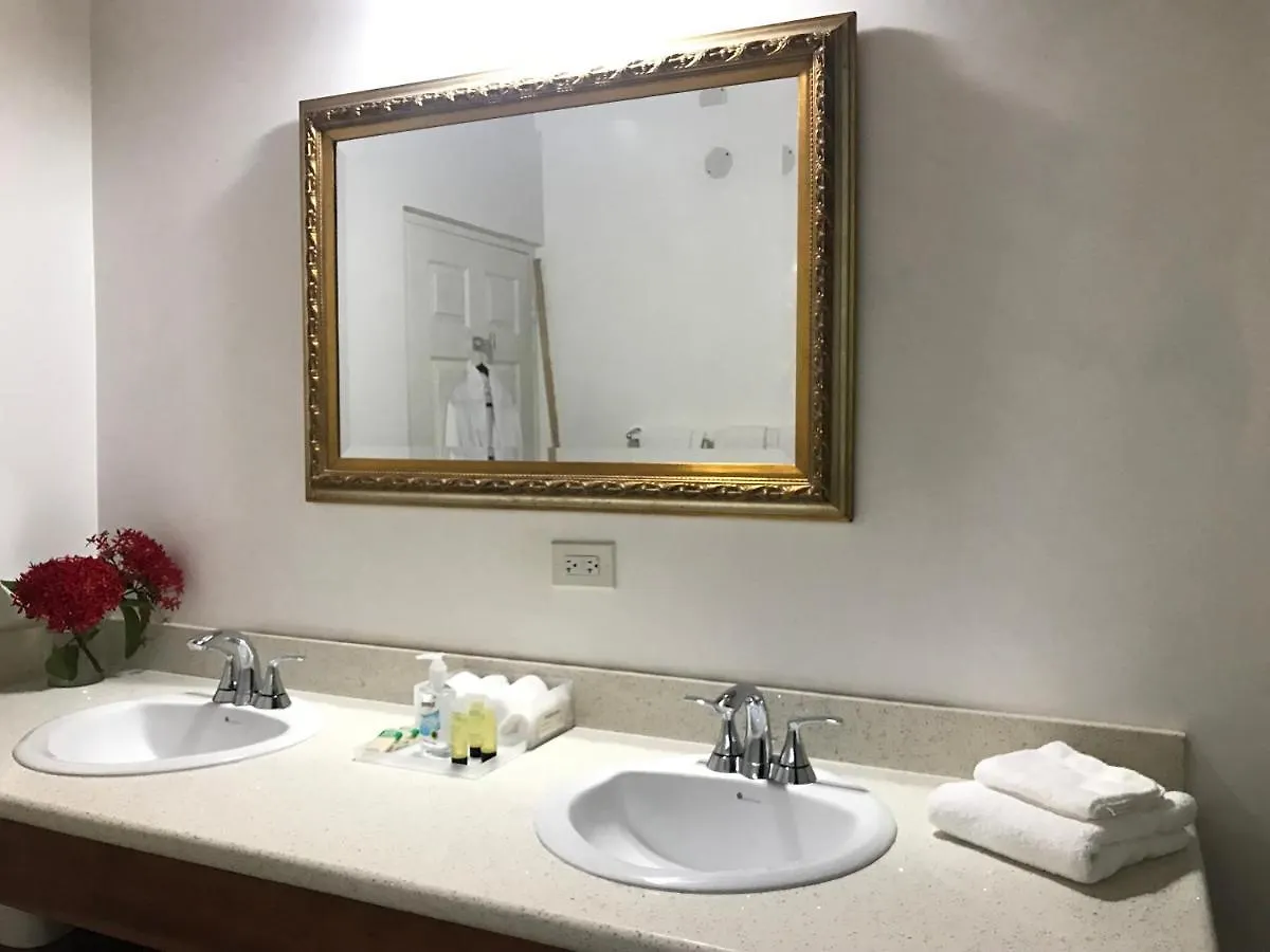 Sommerville Resorts نيغريل