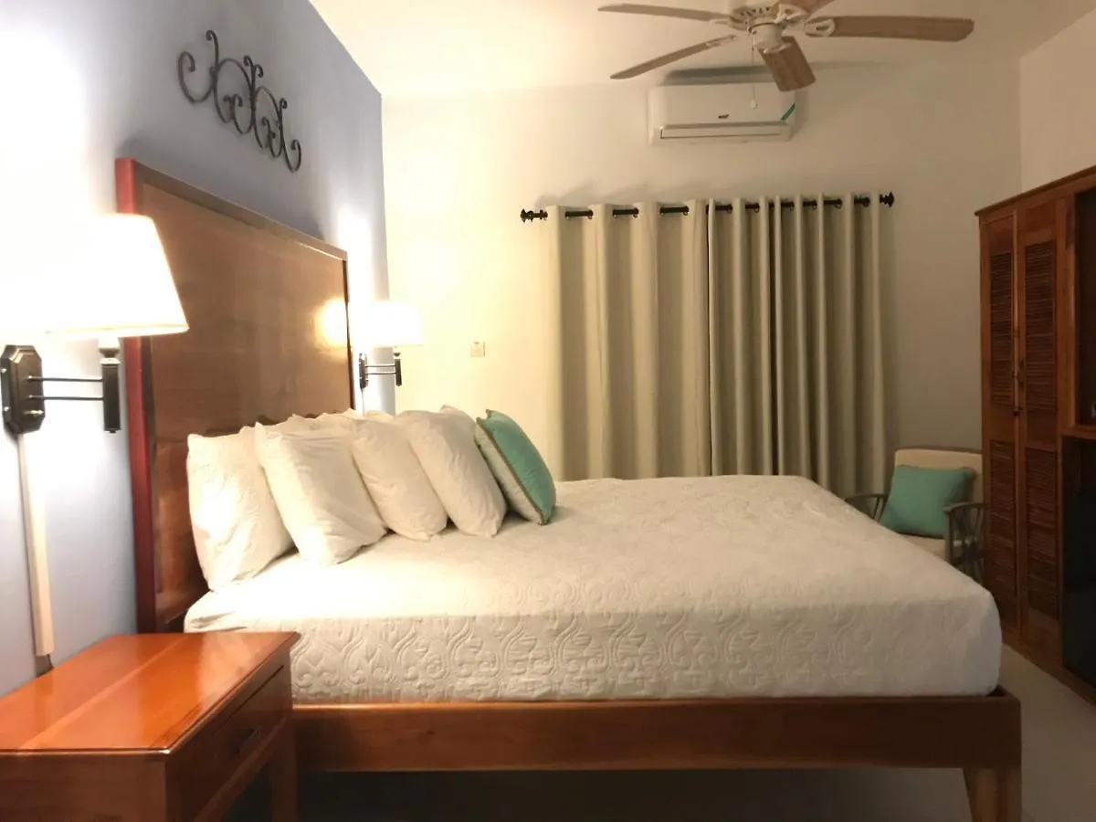 Sommerville Resorts نيغريل